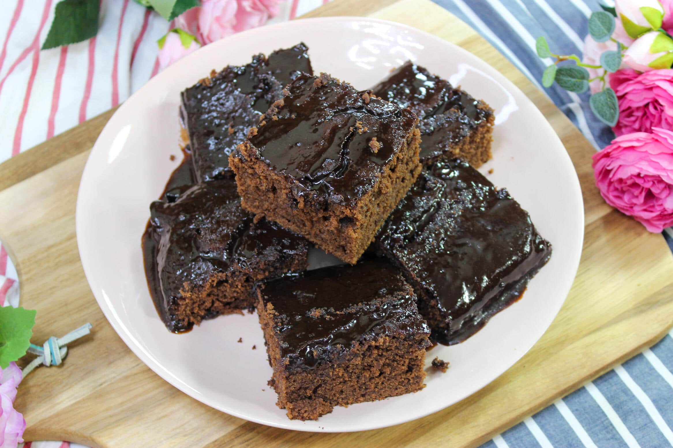 Sunday Brunch - @buildingfeasts CHOCOLATE HONEY CAKE 🍫 For the Chocolate  Honey Cake: 240g plain flour 60g cocoa powder 2 tsp baking powder 3/4 tsp  bicarbonate of soda 1/2 tsp salt 3