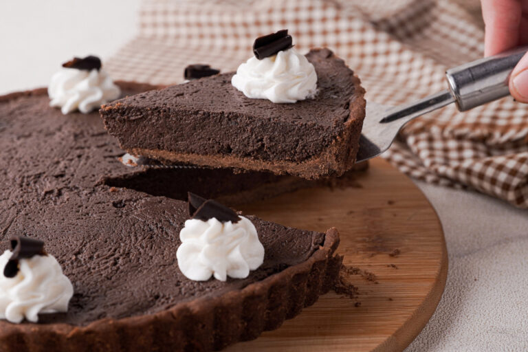 Simple Homemade Chocolate Mousse Pie